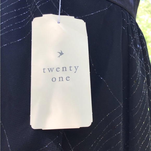 Small Cute little black dress​ - Picture 7 of 11